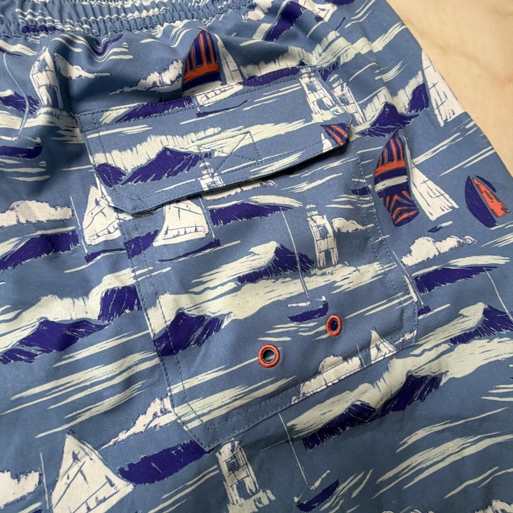 New Vineyard Vines Xl Sailboat Lighthouse Swim Trunks Costal Vacation Beach Mens - Picture 7 of 9